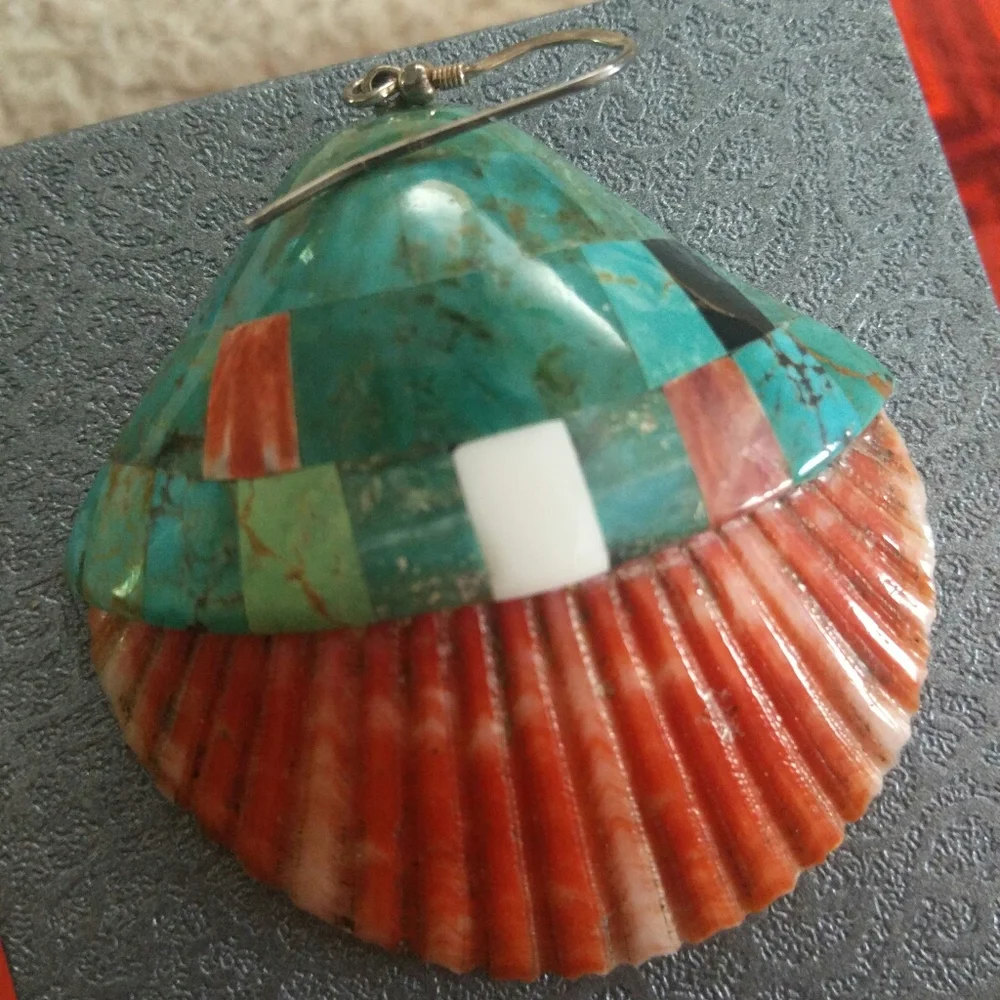 Shell earrings 2 Inches - Picture 3 of 8